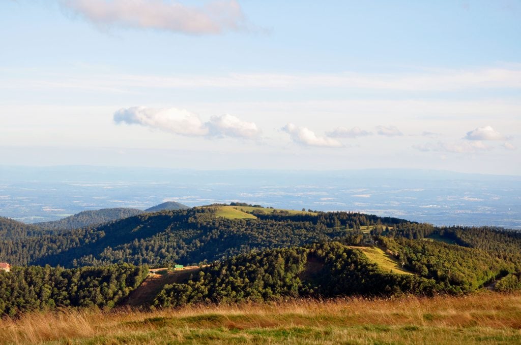 Vues panoramiques des montagnes dans la région de La Bresse.